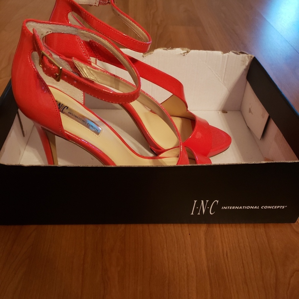Shoes - Picture 5 of 7